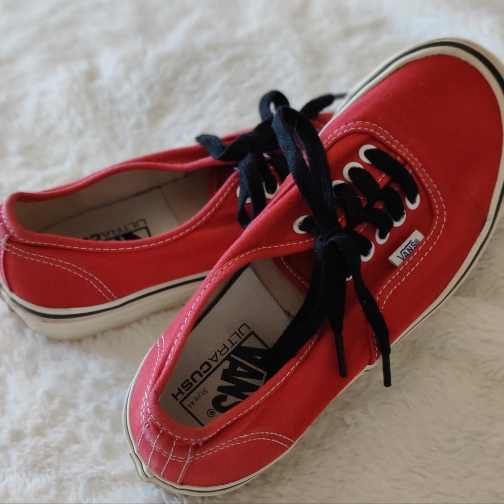 Like New: Vans Ultra Cush Style 44 Women 8/Men's 6.5